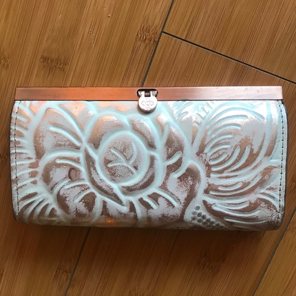 Patricia Nash Handbags - Patricia Nash Rose Gold Wallet